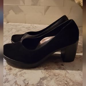 Dansko Womens Tuttie Black Leather Closed Toe Suede Pumps Heels Size 38.5 / 8